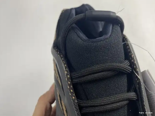 hype GY0189 V3 ADIDAS YEEZY 700 0610